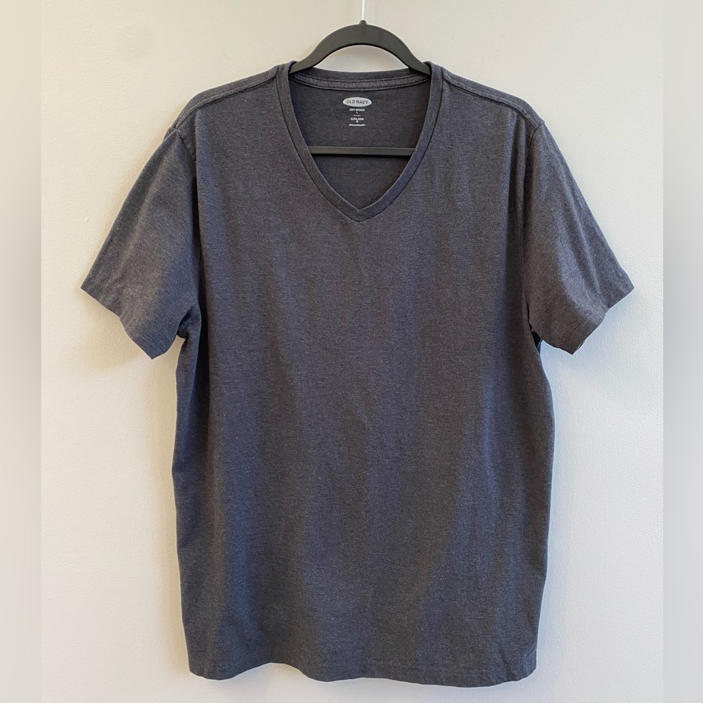 Old Navy Men's Soft-Washed Gray V-Neck Tee Size L